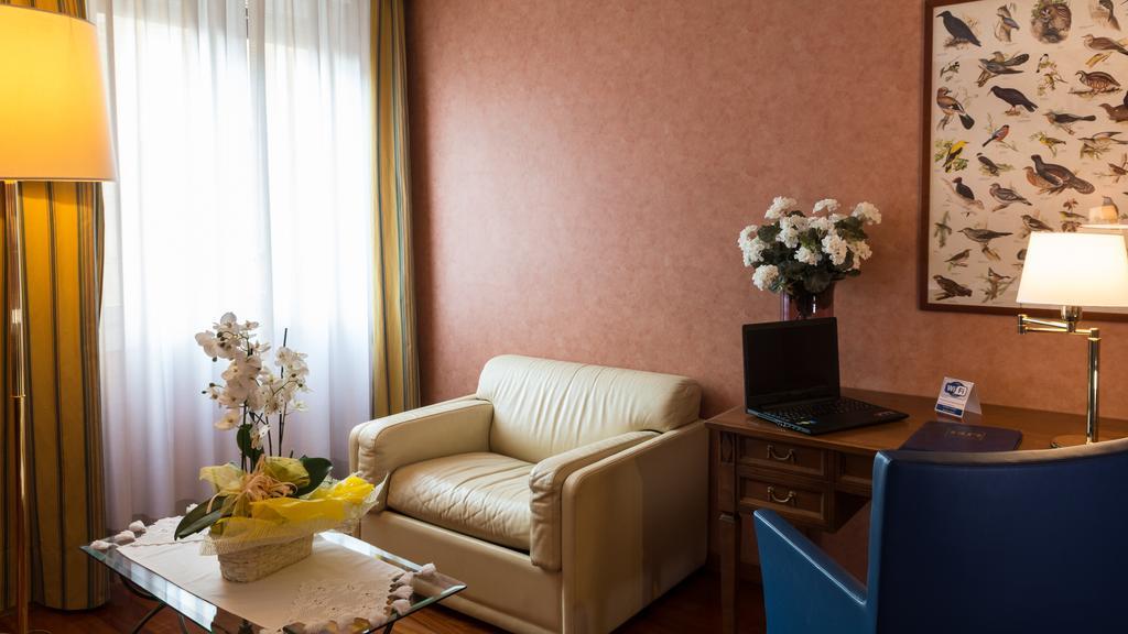 Hotel Lombardia Milan Exterior photo